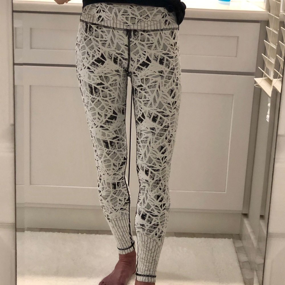 Vimmia White Leaf Jacquard Leggings